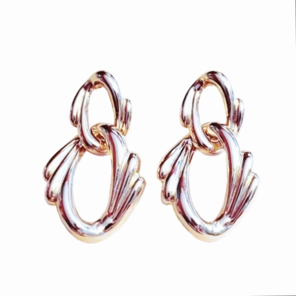 gold tone link earrings Jewelry - Elegant Gold Tone Link Earrings